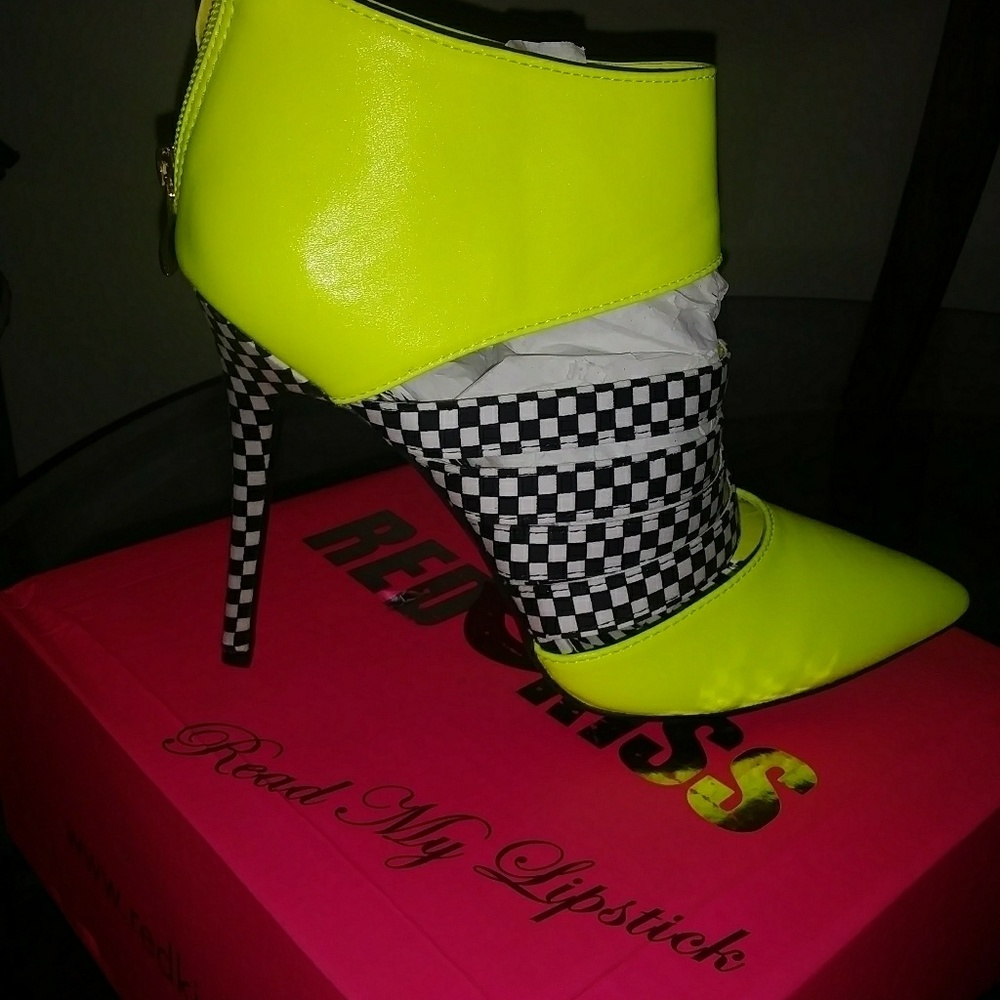 Red Kiss Heel Pumps